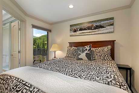 Superior One-Bedroom Apartment with Balcony