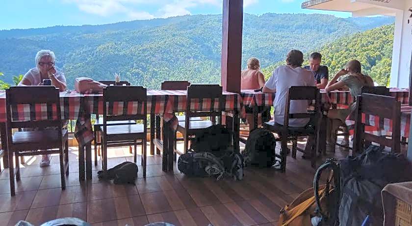 Aris Homestay and Warung Made