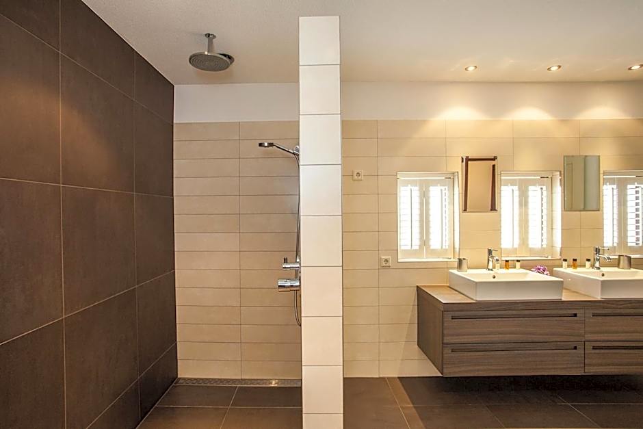 Strandhotel Dennenbos