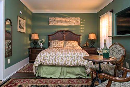 Colonial Inn