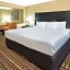 Days Inn & Suites by Wyndham Davenport East