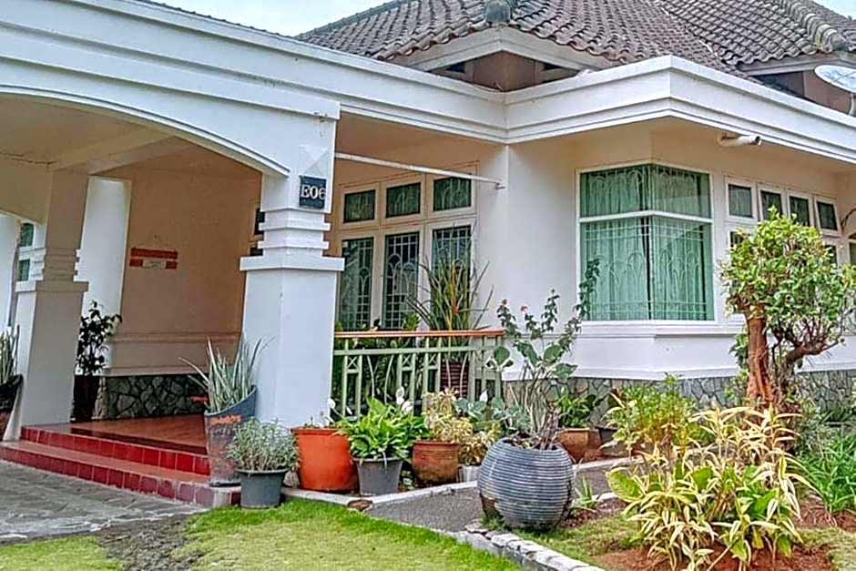 Villa Lotus E06 Syariah RedPartner – Puncak, OH