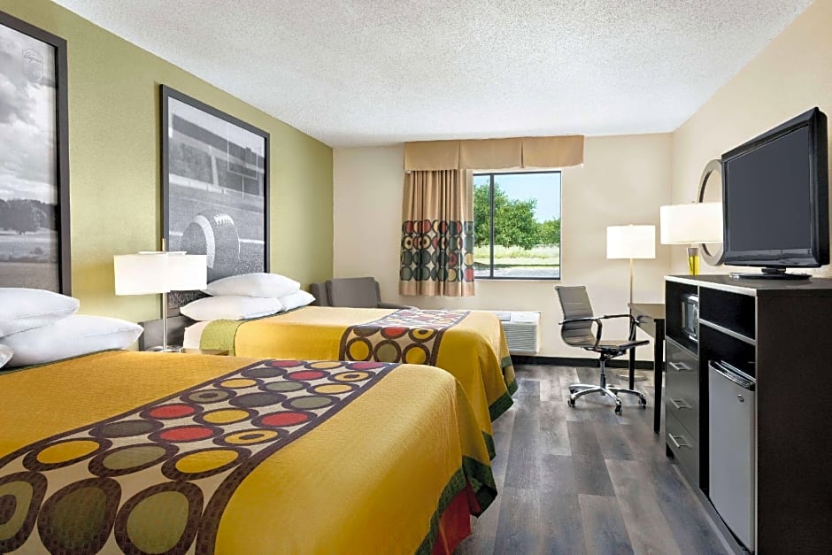 Super 8 by Wyndham Clinton/Jackson West