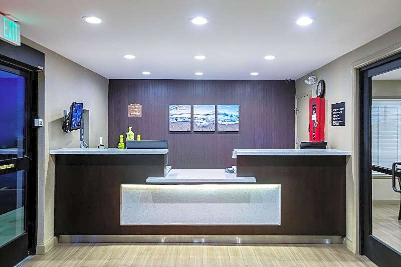 Super 8 Motel - Westminister