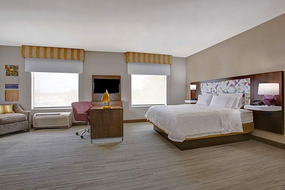 Hampton Inn By Hilton & Suites Dallas-Desoto