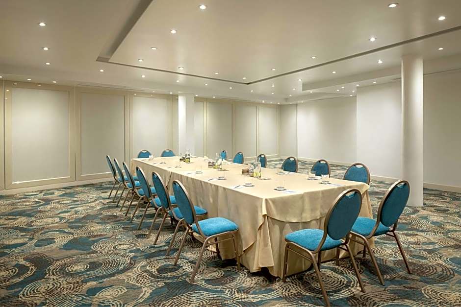 Renaissance Panama City Hotel