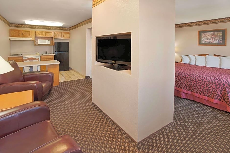 Days Inn & Suites by Wyndham Kokomo