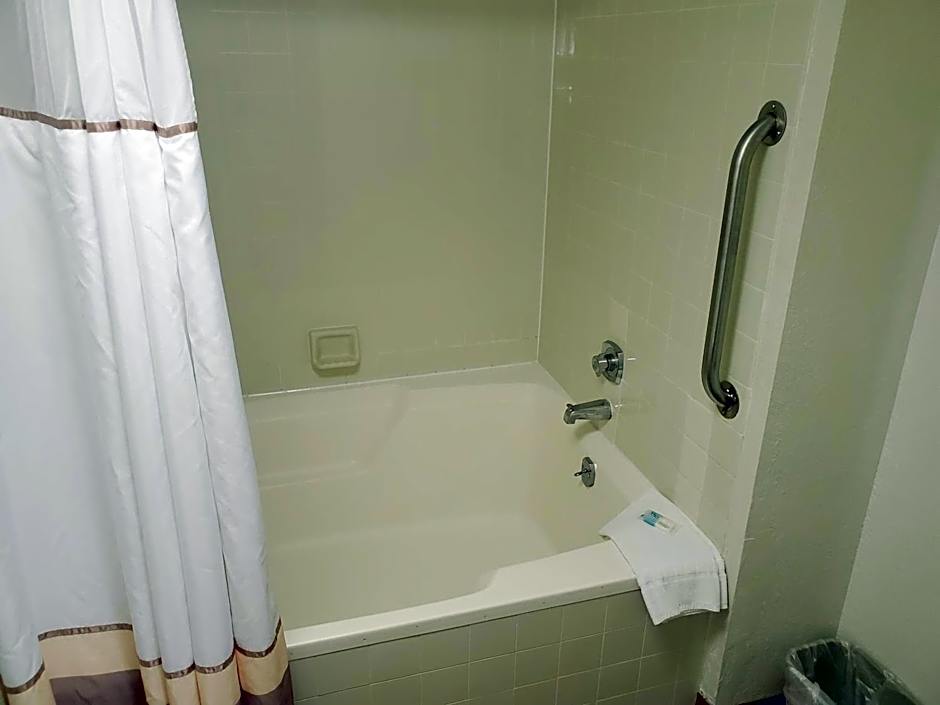 Blackstone Lodge and Suites