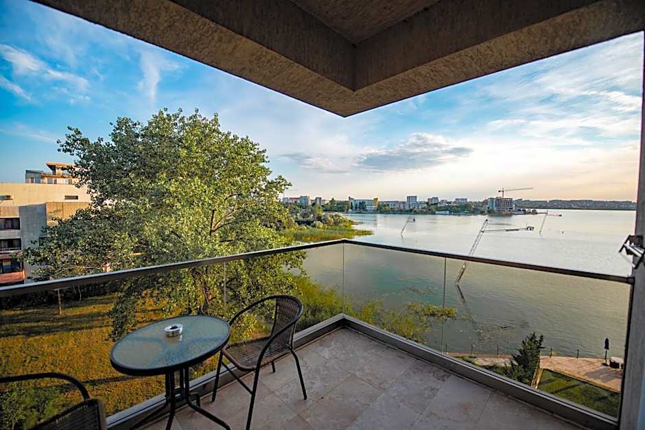 Solid Magic Apart Hotel