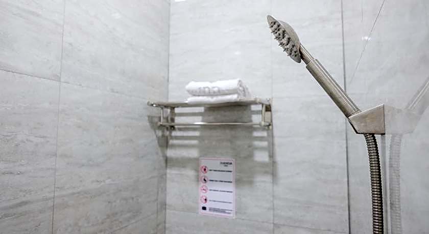 RedDoorz Plus @ Jalan Juanda Medan