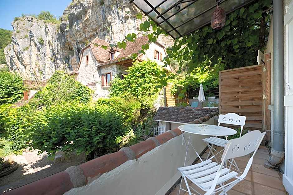 Logis Hôtels - Hôtel Restaurant Domaine Les Falaises