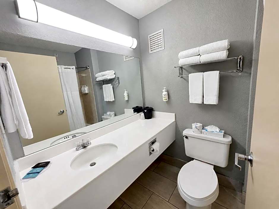 AmericInn by Wyndham Minot