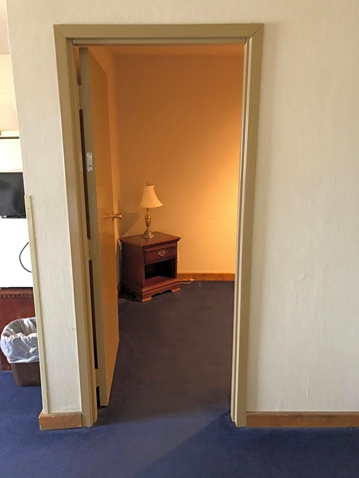 Denison Inn & Suites