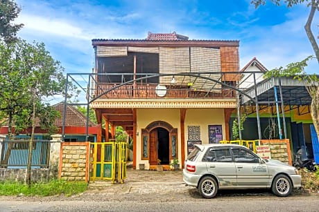 OYO Life 92568 Penginapan Joglo Syariah