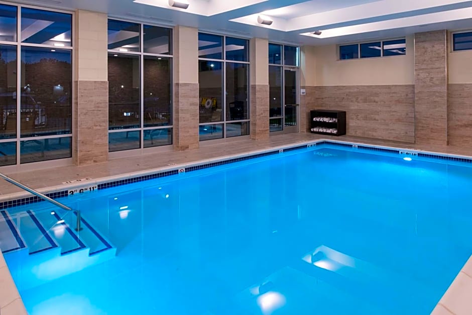 Holiday Inn & Suites Farmington Hills - Detroit NW, an IHG Hotel By IHG
