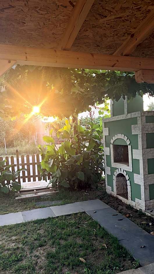 Lamprini's Deluxe Studios