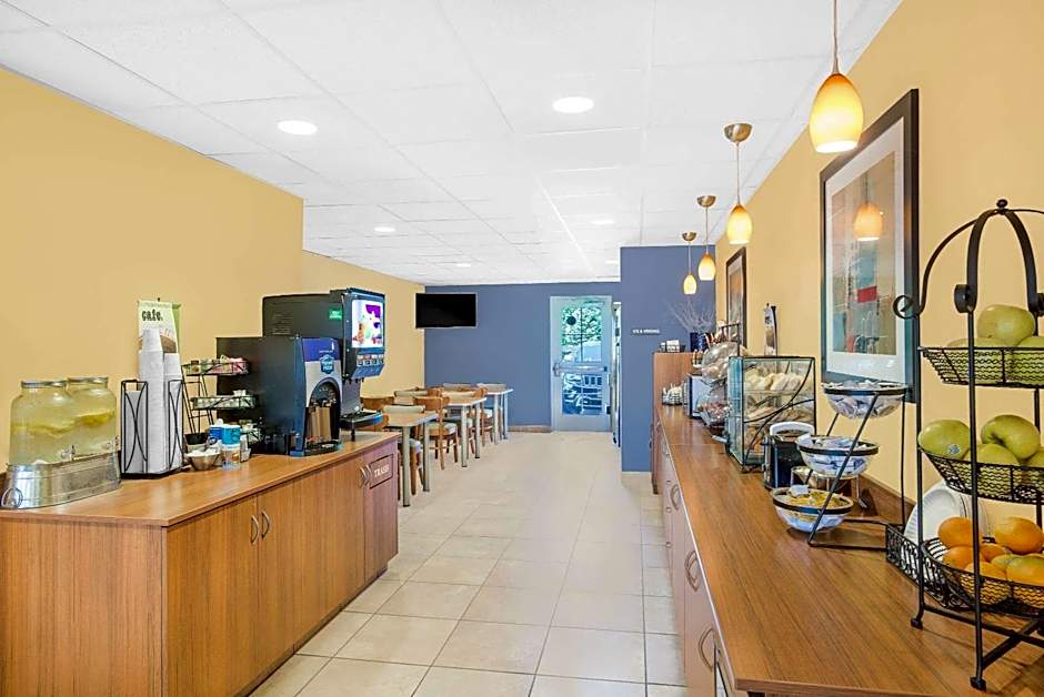 Microtel Inn & Suites By Wyndham Chili/Rochester Airport