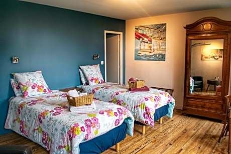 Deluxe Double Room with Shower