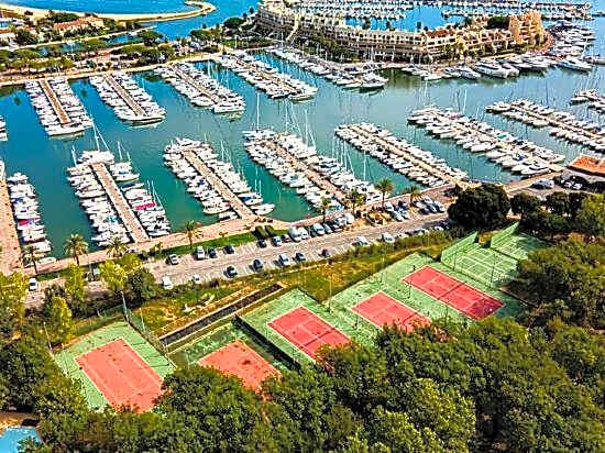 Marina Hotel Club
