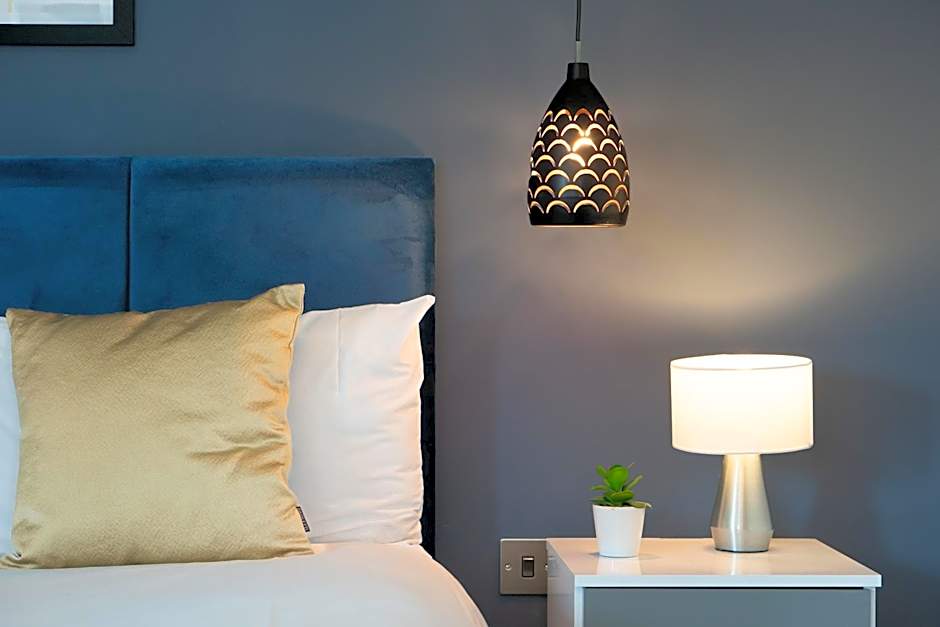 Studio & 1 Bedroom Apartments - PE1 - Contractor Friendly - Free Parking - Sofa Beds - Sky TV - Full Kitchen - Washer Dryer - WiFi