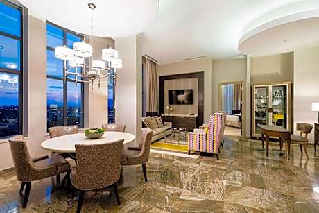 2 Bedroom Suite, Bedroom 1: 1 King, Bedroom 2: 1 King, High Floor