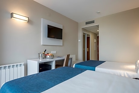 DOUBLE ROOM 3 ADULTS + 1 CHILD