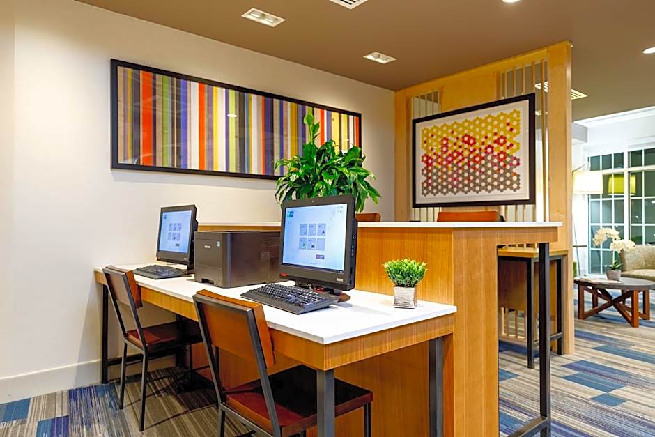 Holiday Inn Express & Suites Sturbridge By IHG