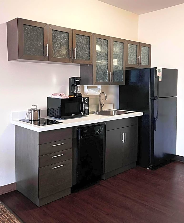 Candlewood Suites Olathe By IHG