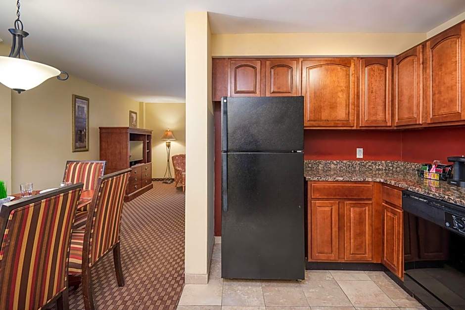 Clarion Collection Arlington Court Suites Hotel