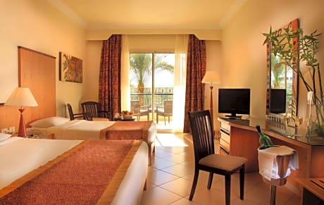 Superior Quadruple Room - Egyptian & Residents Only (3 Adults +1 Child)