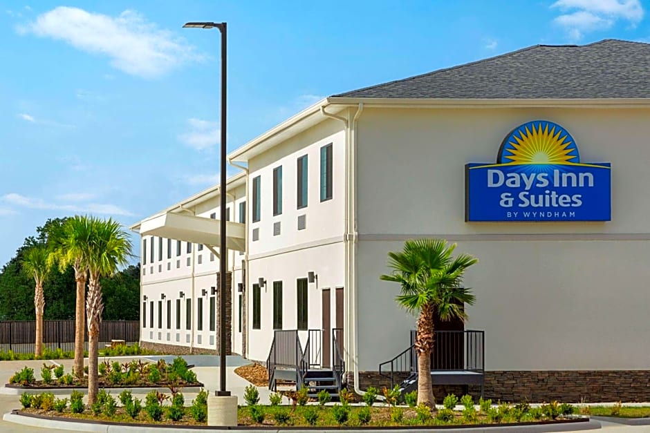 Days Inn & Suites by Wyndham Greater Tomball