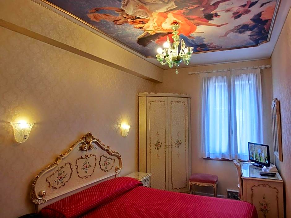 Hotel Diana