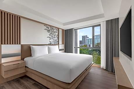 One-Bedroom Deluxe King Suite with City View