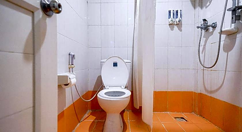 RedDoorz Plus @ Jalan FL Lumban Tobing Sibolga