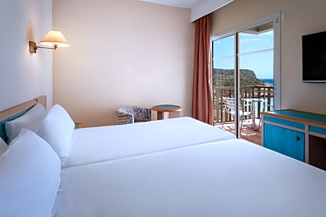 Standard Double Room with Sea View (2 Adults + 2 Children)