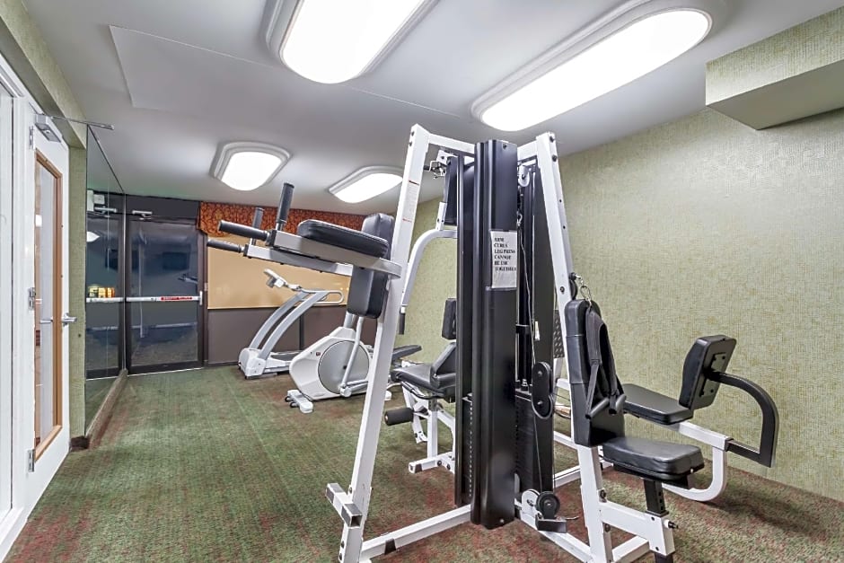 Ramada Hotel & Conference Center by Wyndham Edgewood