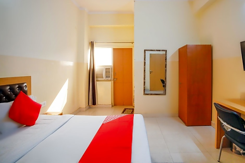 OYO 28629 Hotel Crosswind