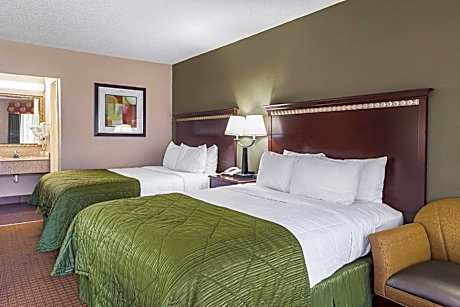 Queen Suite with Two Queen Beds and Living room - Smoking