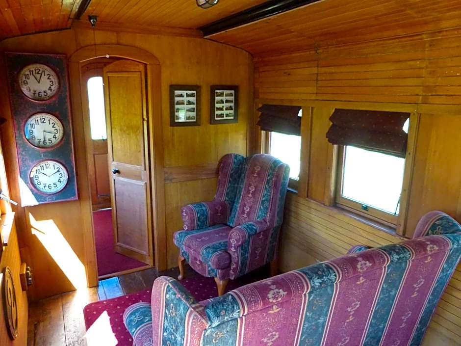 Wacky Stays - unique farm-stay glamping rentals, FREE animal feeding tours