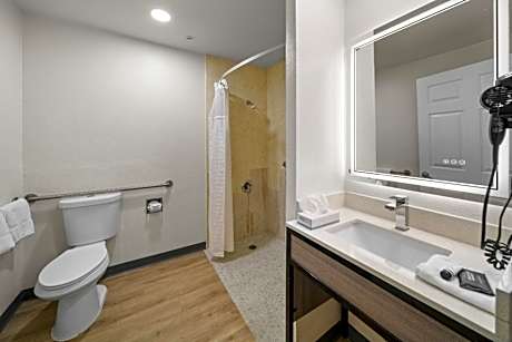 King Room - Disability Access - Non-Smoking