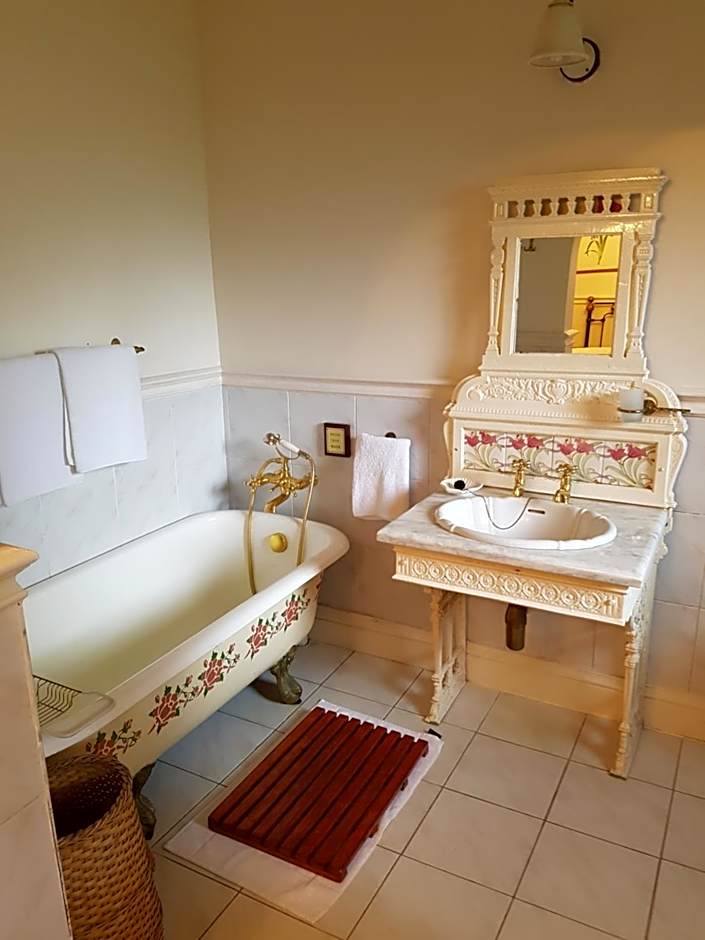 Sherwood's Country House