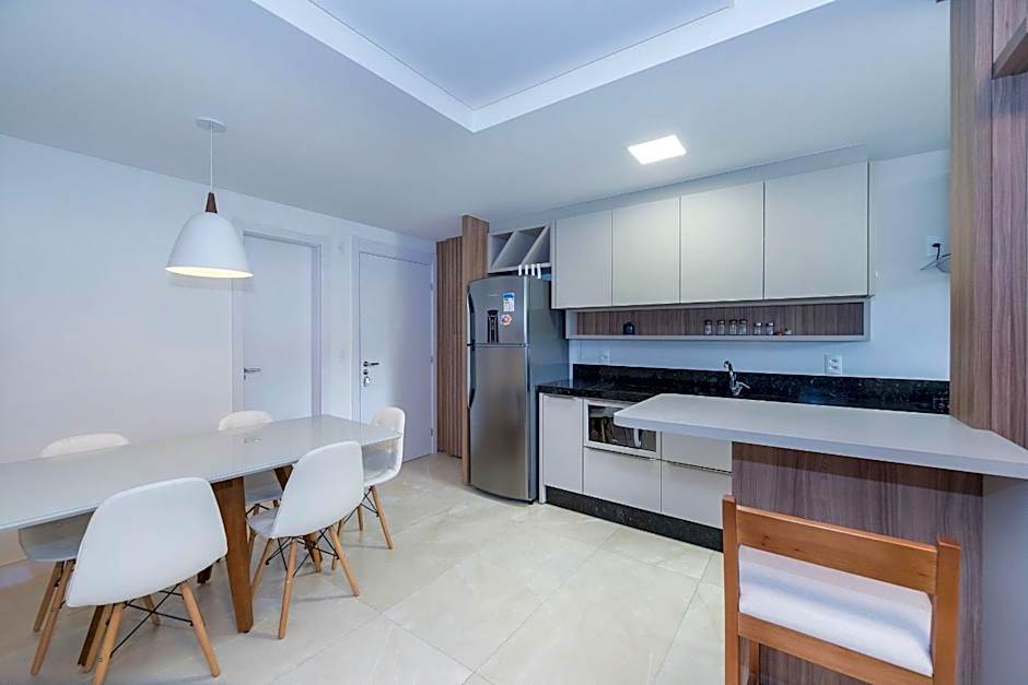 Terrazzo 402B - Apartamento 02 suítes - Acomoda até 06 pessoas - À poucos metros da praia de Bombas - (Consultar serviços de roupa de cama e banho)