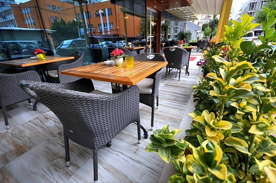 Golden Deluxe Hotel