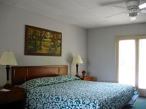 Beaver Lake Lodge
