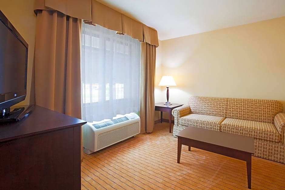 Holiday Inn Express & Suites Verona By IHG