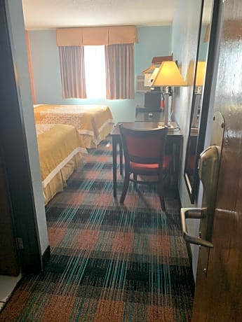 Queen Room with Two Queen Beds - Smoking