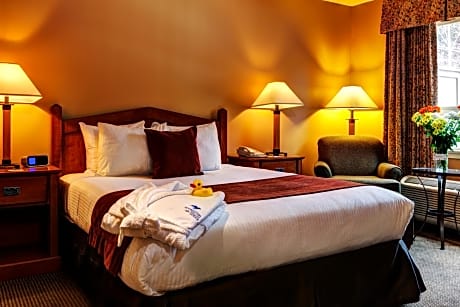 One-Bedroom Suite with Kitchen