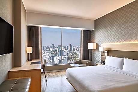 Deluxe Guest room, 1 King, Partial ocean view