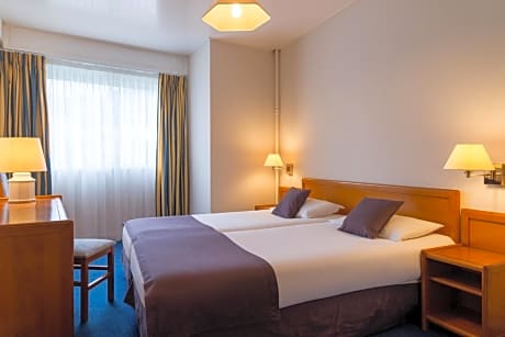 Double or Twin Room with Mountain View