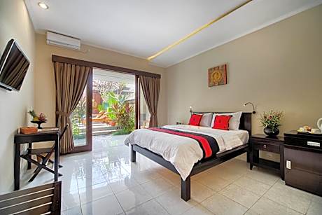 Deluxe Double Room with Pool View